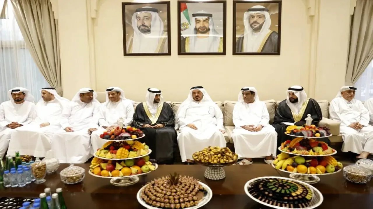 عبدالله آل ثاني والشيوخ يشاركون في احتفالات العجلة المبهجة